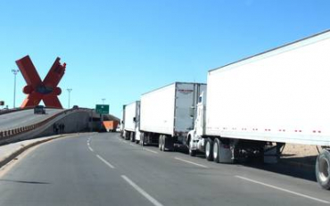 Exige Senado resolver retrasos de camiones en la frontera con EU