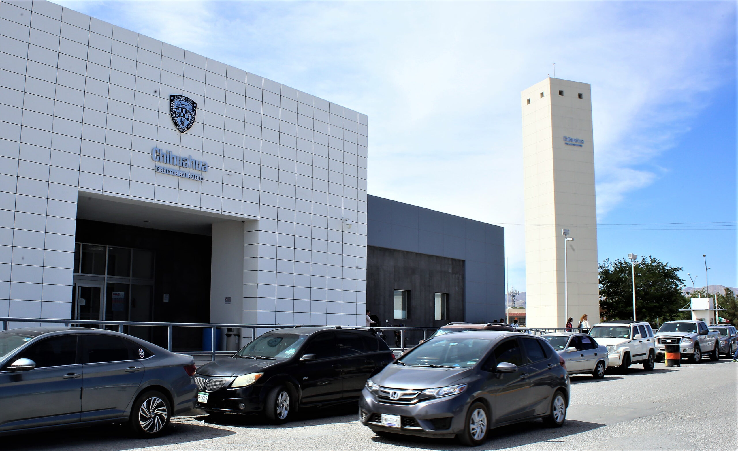 Las oficinas de gobierno y bancos abrirán hasta el lunes 22 de abril.