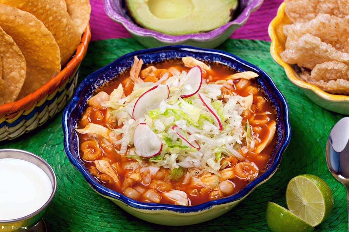 La gastronomía mexicana ha sido sustituida con comida chatarra al señalar que es para 'pobres'.