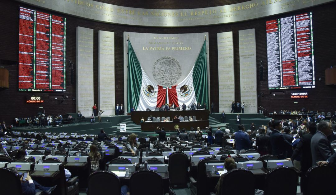 La Cámara de Diputados aprobó su propio esquema de reelección y sin pedir licencia.