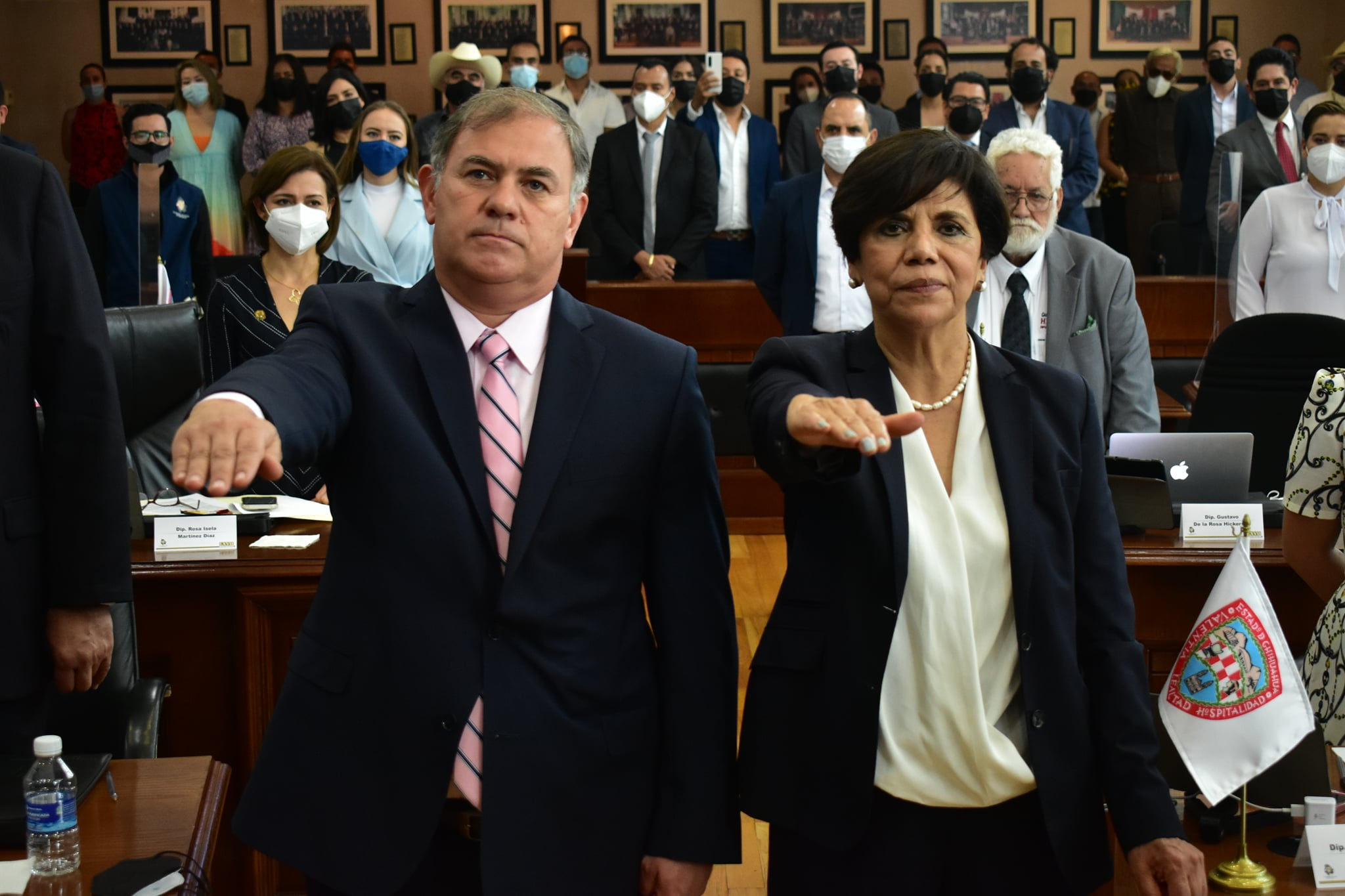 El fiscal Roberto Javier Fierro y la secretaria de Control Interno, Ma de los Ángeles Álvarez.