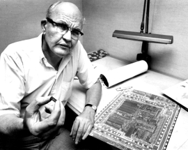 Jack S. Kilby Inventó El Circuito Integrado, Mejor Conocido Como Microchip En 1958
