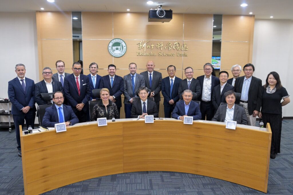 Maru Campos Invita A Gigantes Tecnológicos De Taiwan A Invertir En Juárez