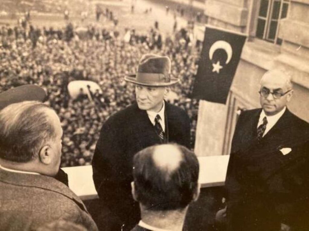 Golpe De Estado En Turquía, Dirigido Por Mustafá Kemal Ataturk Pone Fin Al Imperio Otomano