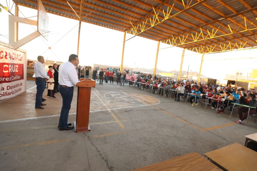 Entrega Alcalde Pérez Cuéllar Mobiliario A Estudiantes En Escuela De Hidalgo Del Parral