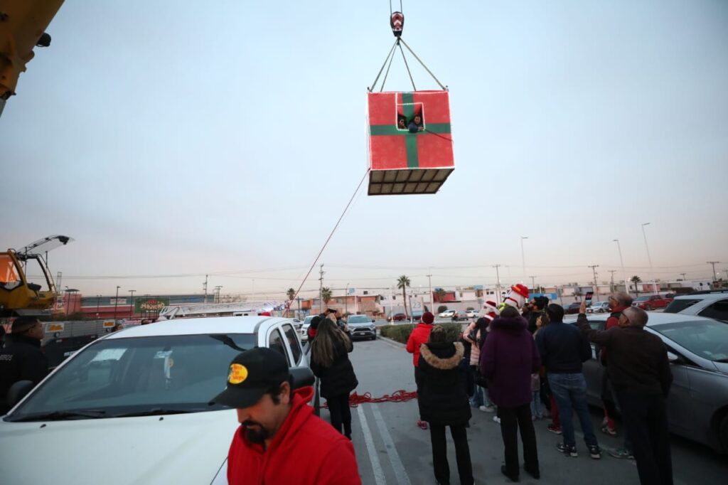 Alcalde Pérez Cuéllar Apoya La Colecta Un Regalo De Altura Para Santa Bombero 2024