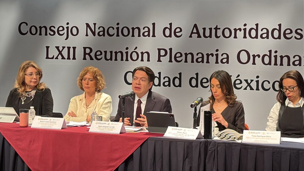 Asiste El Secretario De Educación Y Deporte A Reunión Con Titular De Sep