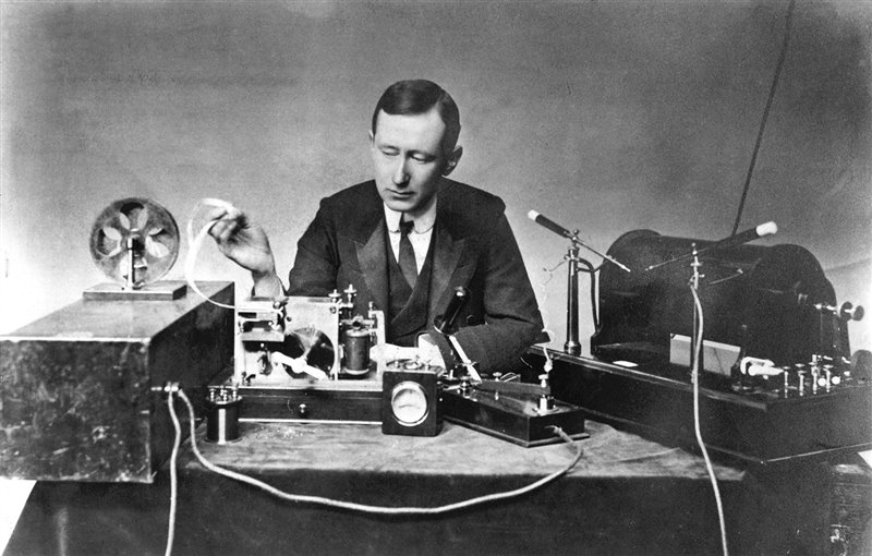 El Italiano Guiglielmo Marconi Envía El Primer Mensaje Por Telegrafía Sin Hilos Que Cruzó El Atlántico