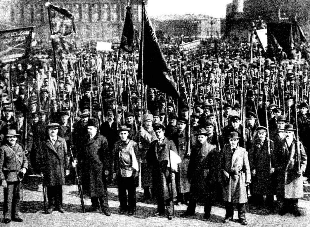 1918, Se Funda En La Unión Soviética El Ejército Rojo Bajo El Impulso De León Trotski