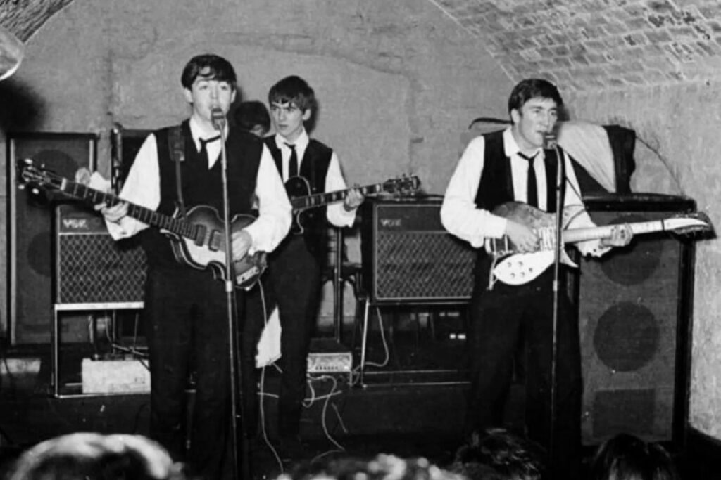 1961, En Liverpool, Reino Unido, El Grupo Musical %22the Beatles%22 Debuta En Un Modesto Club De Jazz Llamado The Cavern