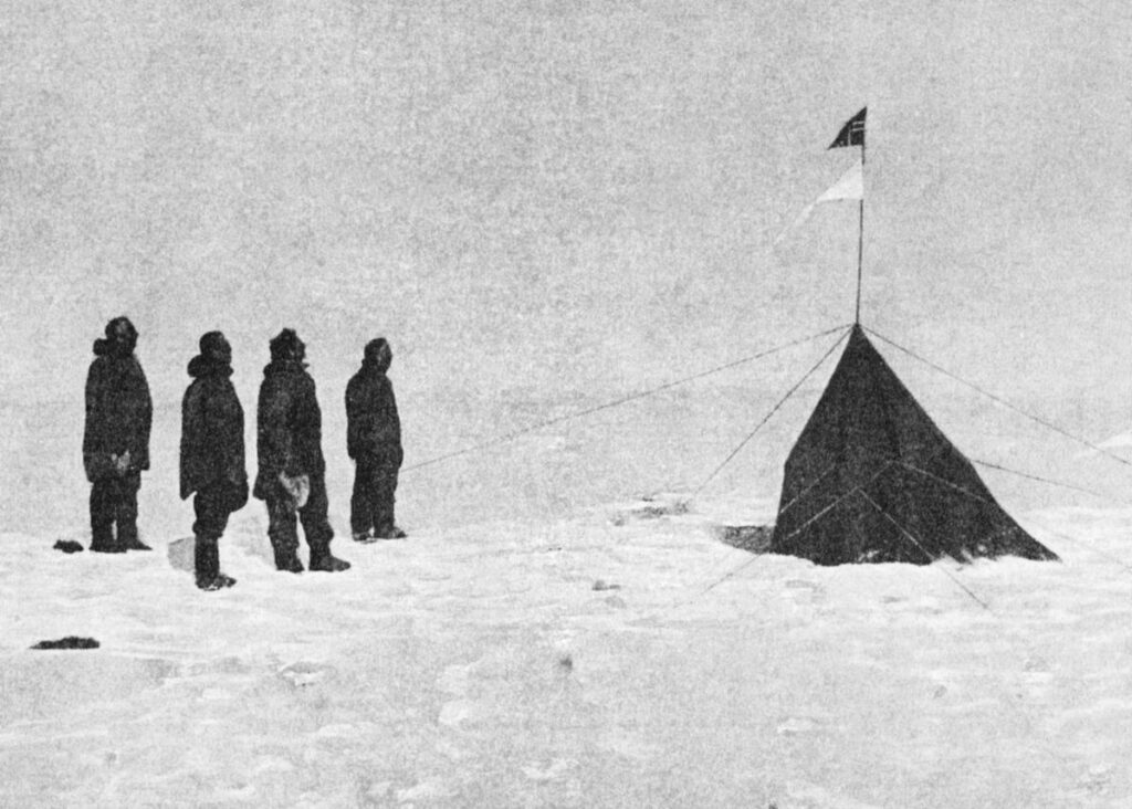 1912, El Explorador Noruego Roald Amundsen Anuncia Publicamente El Descubrimiento Del Polo Sur