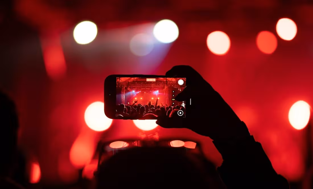 Así es cómo puedes grabar videos de buena calidad en los conciertos con iphone