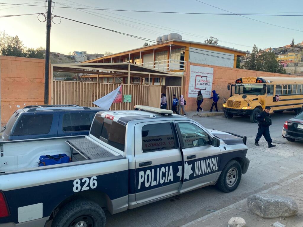 Mantiene policía municipal recorridos preventivos en escuelas de ciudad juárez