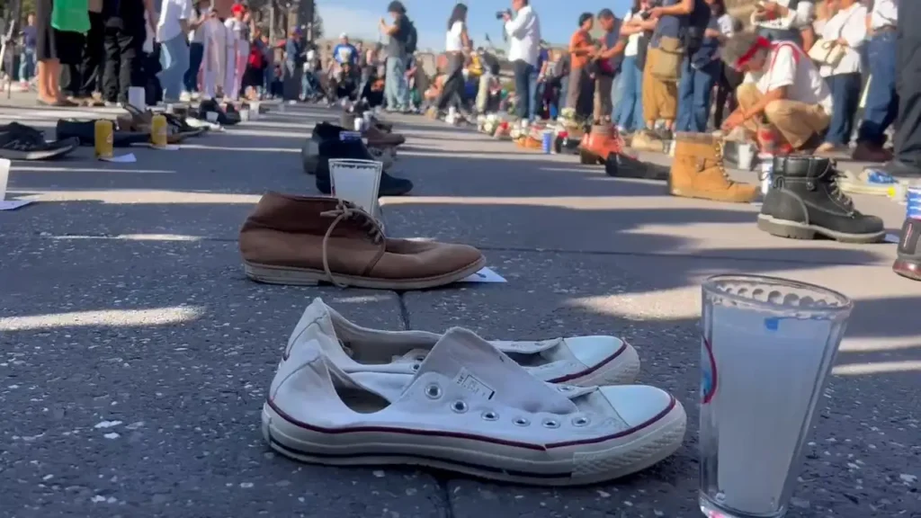 Rinden luto nacional por las víctimas de teuchitlán en el zócalo de ciudad de méxico
