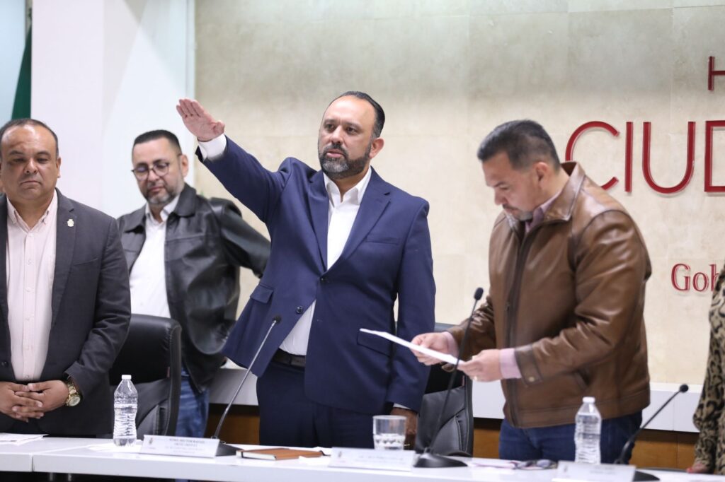 Toma protesta héctor ortiz orpinel como alcalde suplente de juárez, cpc estará en asia