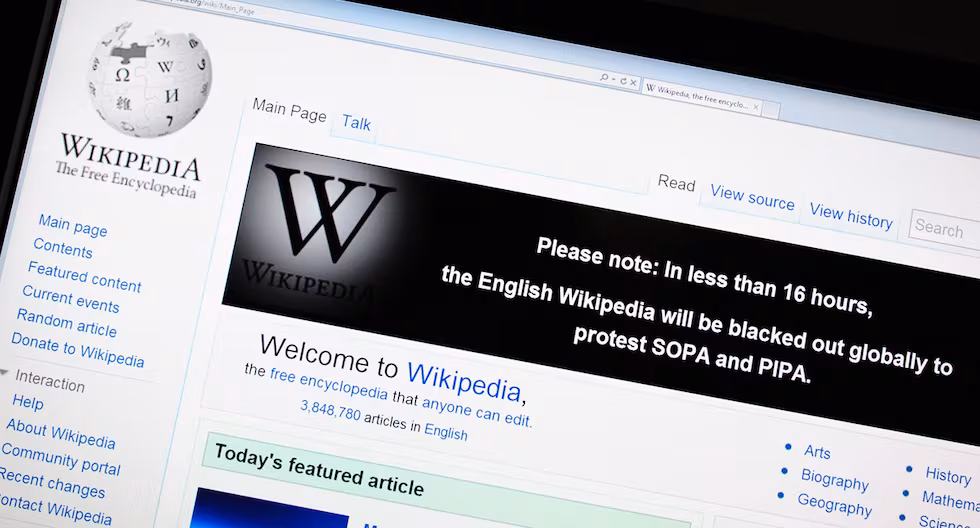 El informático estadounidense ward cunningham lanza wikiwikiweb, lo que ahora es wikipedia