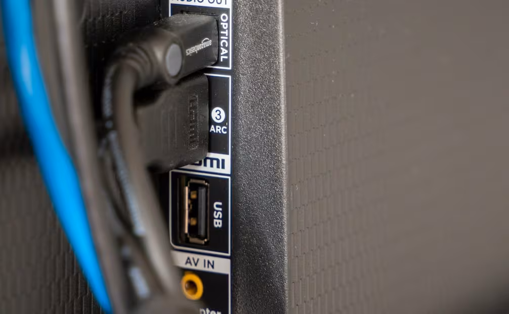 Así es cómo puedes usar y aprovechar el puerto usb que tienes en tu televisor