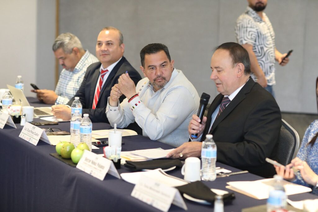 Se reúne alcalde pérez cuéllar con integrantes del consejo coordinador empresarial