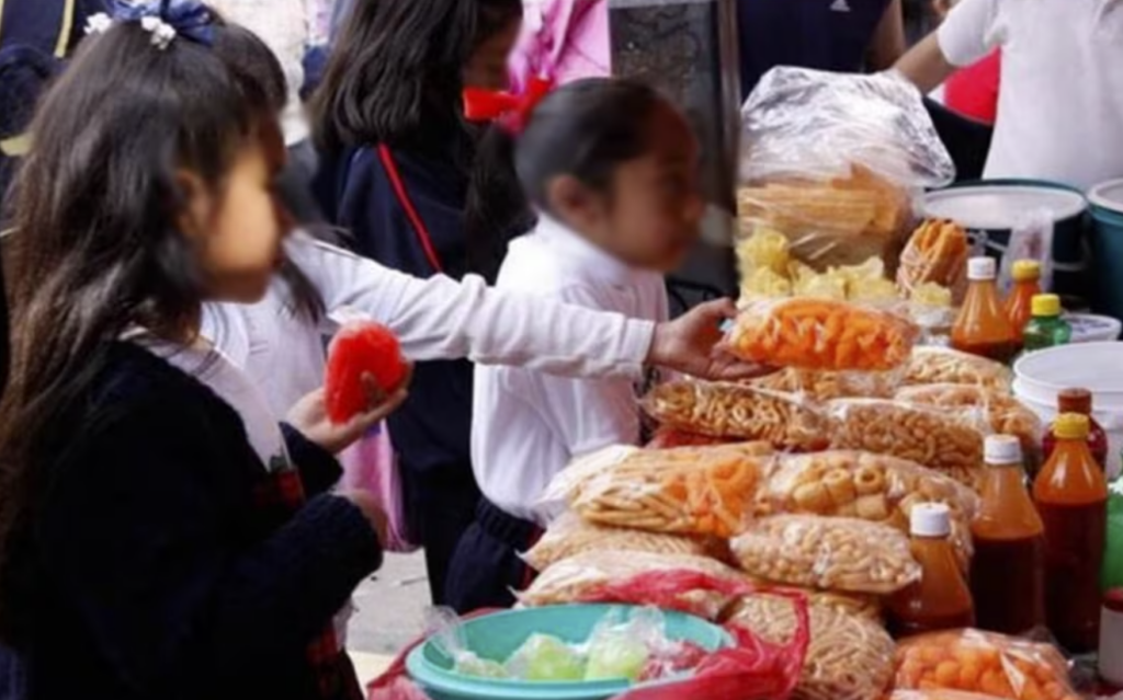 Sheinbaum critica que jueces otorguen suspensiones contra prohibición de comida chatarra en escuelas privadas