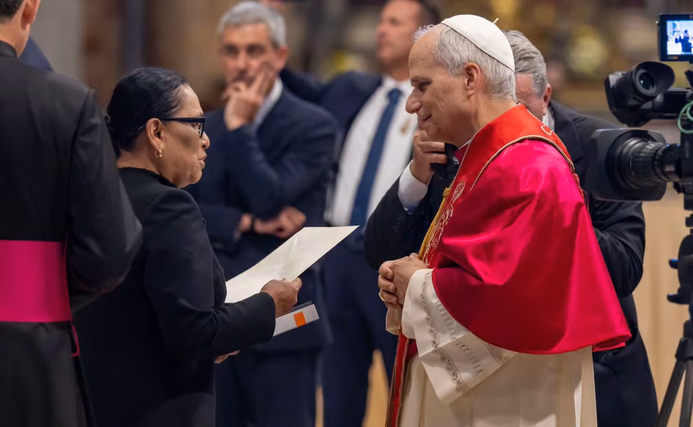 Segob le entrega invitación al papa león xiv; pontífice envía saludos al pueblo de méxico