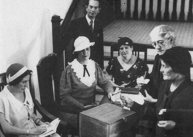 1924, la ecuatoriana matilde hidalgo se convierte en la primera mujer de latinoamérica en ejercer el derecho al voto