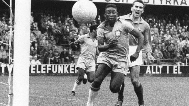 1958, brasil, con pelé, gana la copa del mundo de fútbol al vencer a suecia, en estocolmo