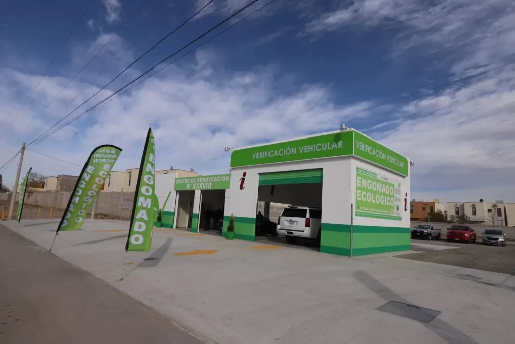 Exhorta ecología a tramitar engomado ecológico en los centros de verificación