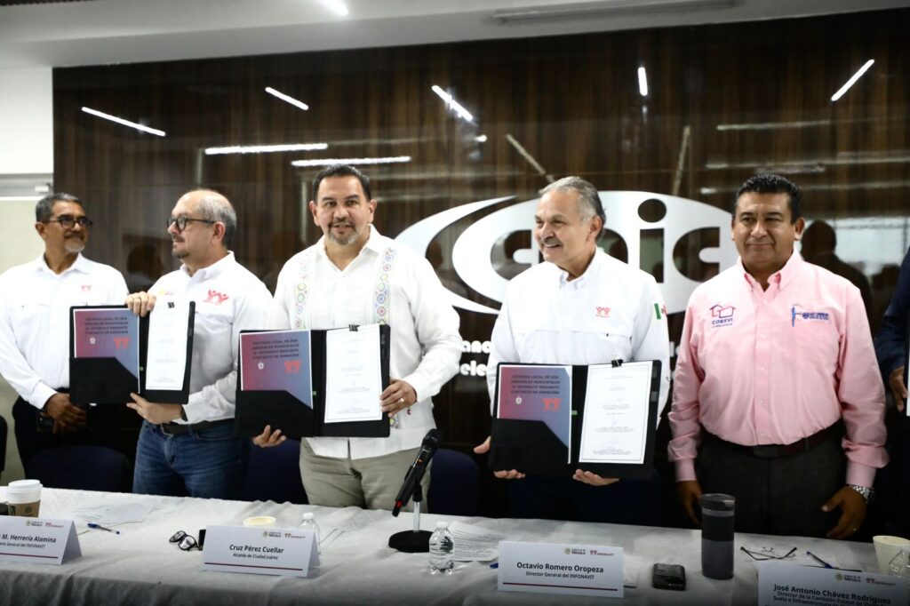 Firma alcalde pérez cuéllar convenio con infonavit para la donación de terrenos