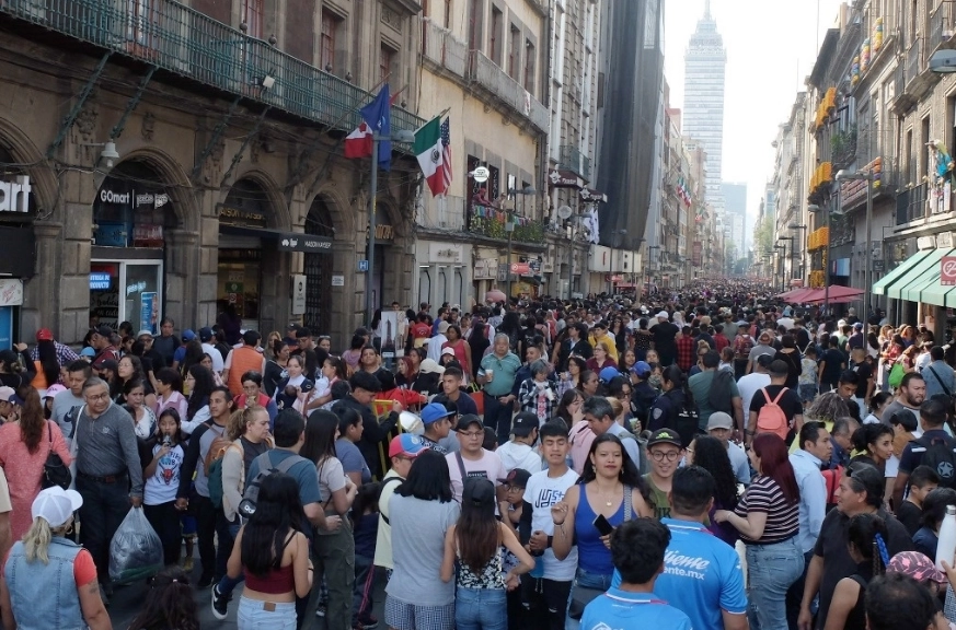 México liderea reducción de pobreza, pero es deficiente en gasto público en salud ocde
