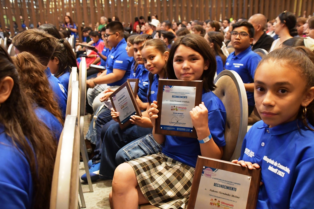 Pequeños chihuahuenses muestran talento en olimpiada del conocimiento infantil 2025