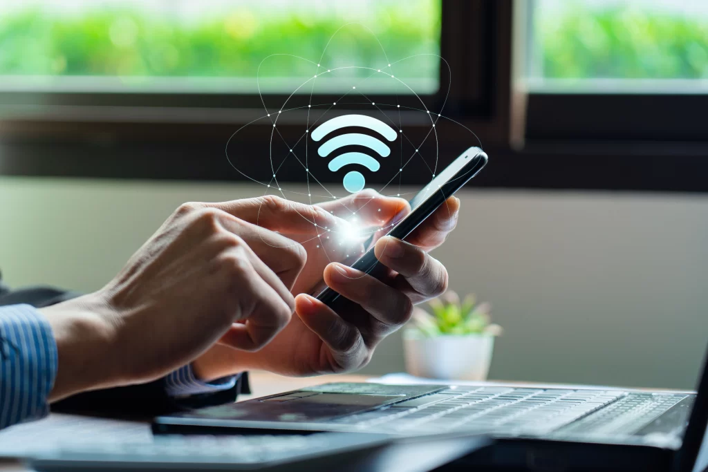 Por qué no debes transferir dinero ni hacer pagos con una red wifi pública