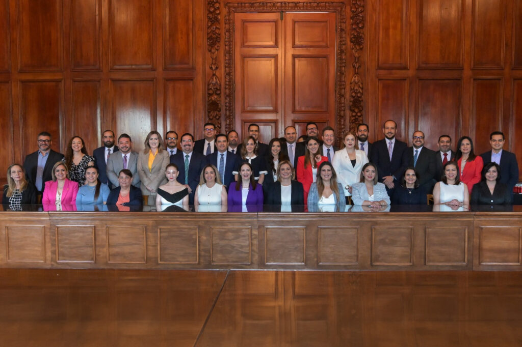 Se reune gobernadora maru campos con magistrados electos en palacio de gobierno