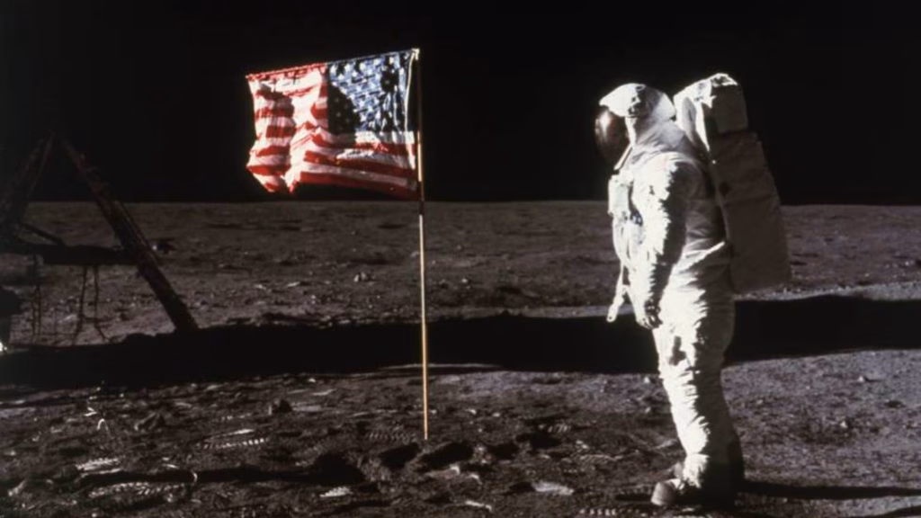 1969, el hombre pisa por primera vez la luna