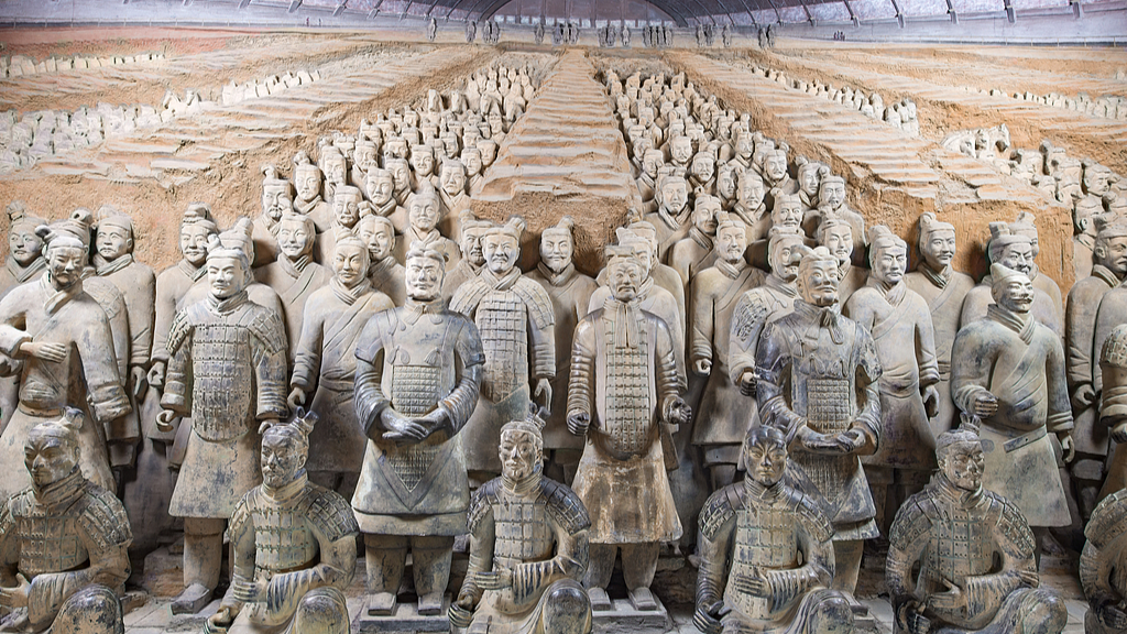 1975, dan a conocer el descubrimiento de más de 7 mil esculturas de guerreros de terracota de xi'an en china