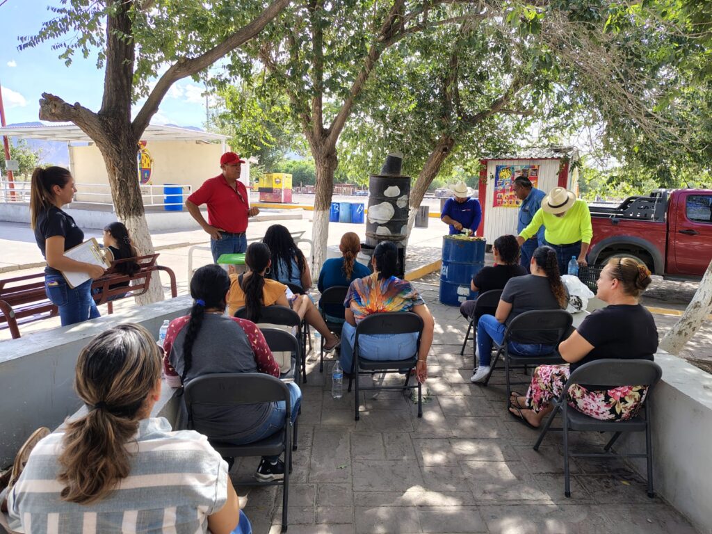 Capacitan a las agricultoras de samalayuca en taller de deshidratado y ahumado