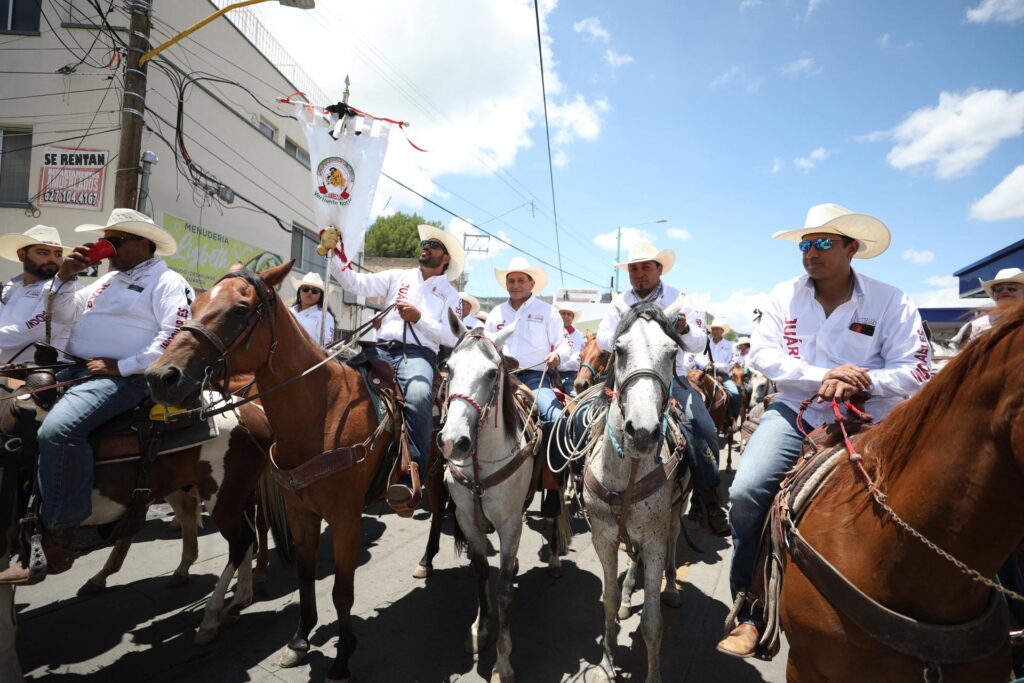 Cierra la xxx gran cabalgata villista en hidalgo del parral con más de 8 mil jinetes