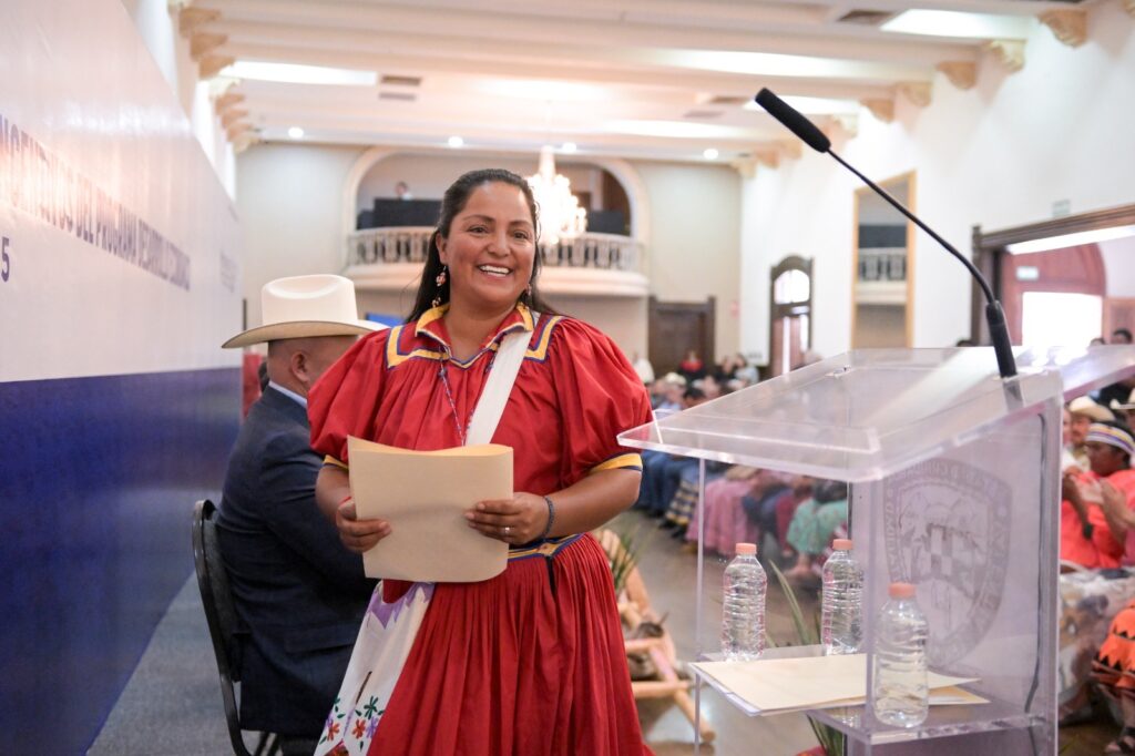 El gobierno estatal entregó estímulos económicos para emprendedores indígenas
