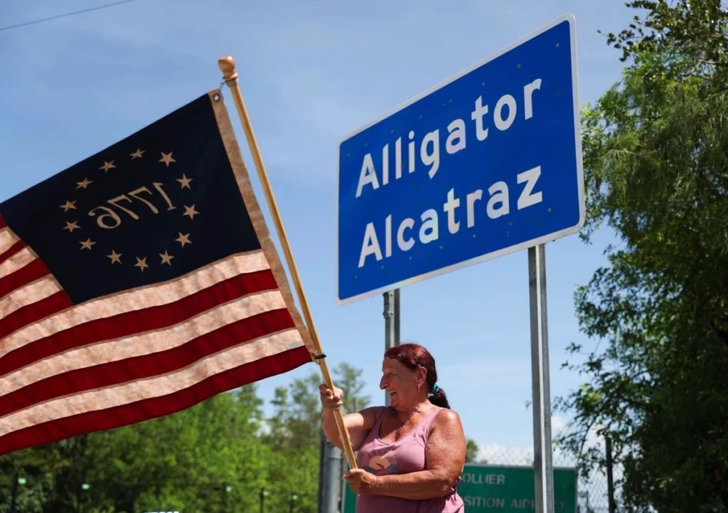 Hay 14 mexicanos detenidos en ‘alcatraz de los caimanes’; exigimos su deportación csp