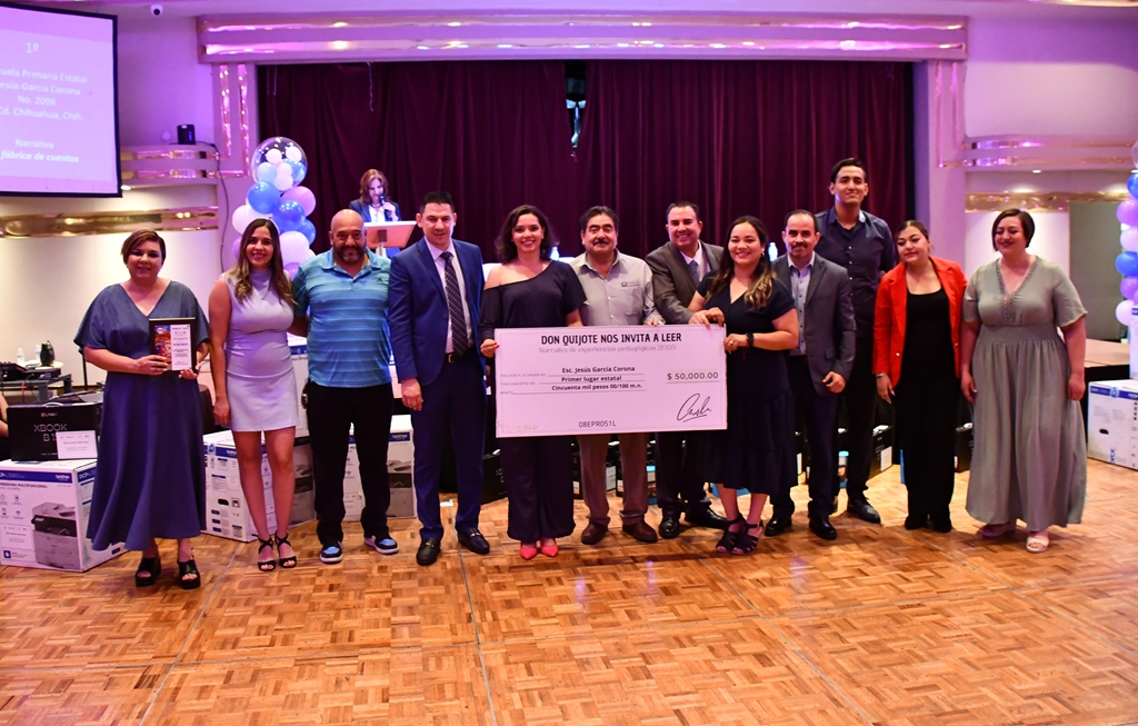 Premia educación a alumnos ganadores del concurso %22don quijote nos invita a leer%22