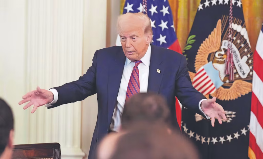Trump cumple seis meses de guerra contra los medios y periodistas que lo critican
