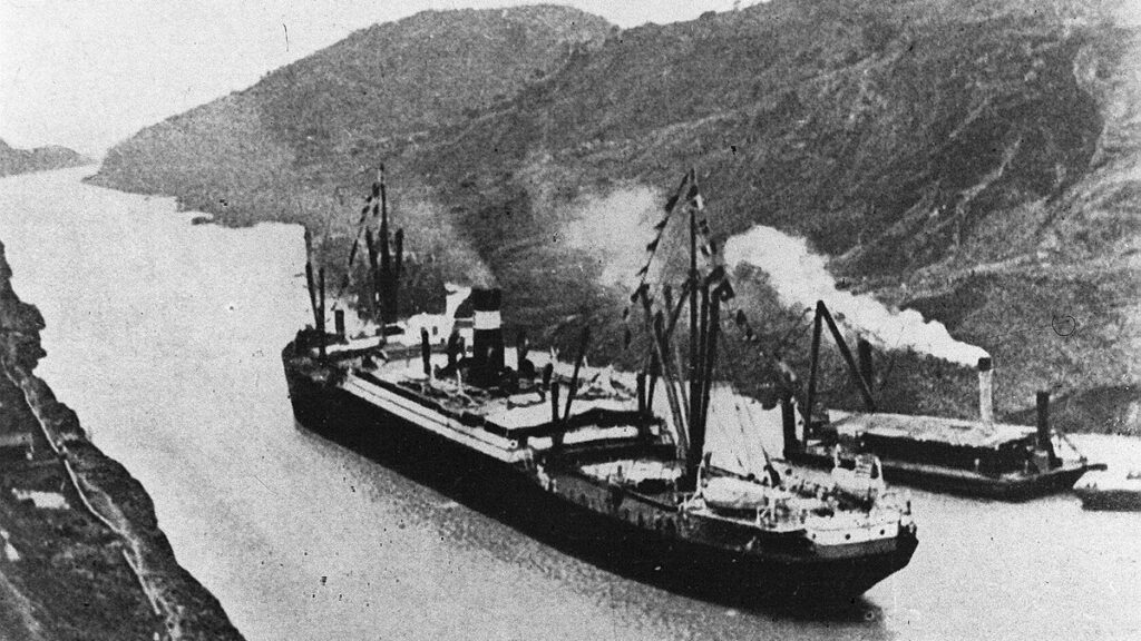 1914, el presidente de estados unidos woodrow wilson declara oficialmente inaugurado el canal de panamá. el primer barco en cruzarlo fue el vapor ancón