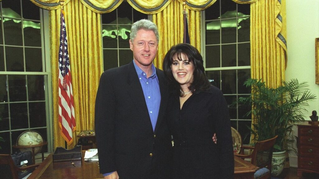 1998, el presidente de estados unidos, bill clinton, reconoce ante un jurado que tuvo %22una relación inapropiada%22 con monica lewinsky