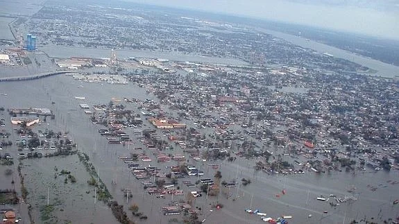 2005, el huracán 'katrina' anega el 80 % de nueva orleans y áreas de luisiana, texas y misisipi