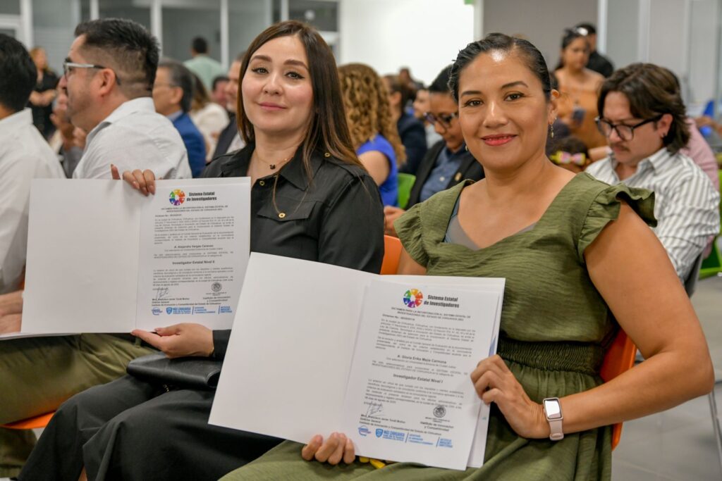 Acredita side a 83 docentes juarenses dentro del sistema estatal de investigadores
