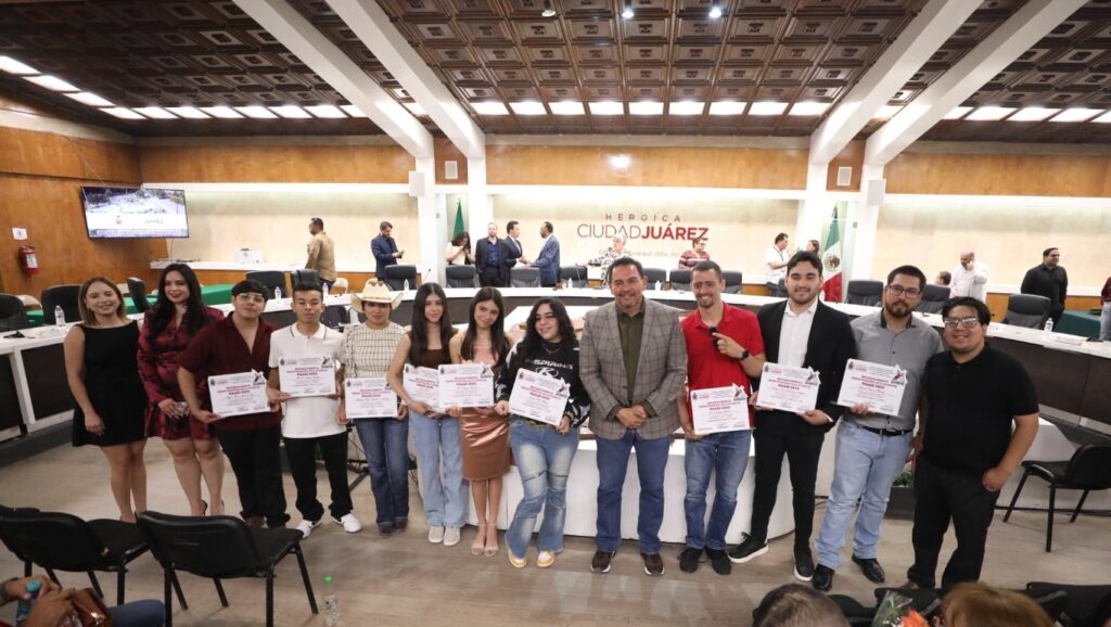 Entregan el premio municipal de la juventud maass 2025 a destacados jóvenes juarenses