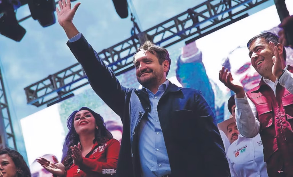 Morena oculta los gastos de 'andy' lópez beltrán; siguen en la total opacidad, 96 viajes