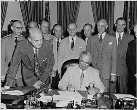 1947, nace oficialmente la agencia central de inteligencia (cia), creada por una orden del presidente de estados unidos harry s.truman