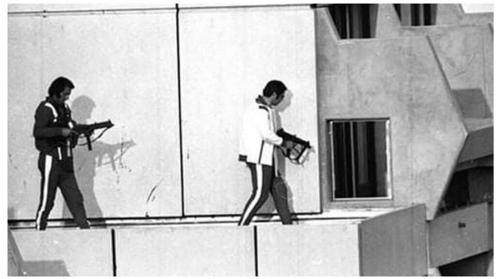 1972, un comando palestino de %22septiembre negro%22 asalta el alojamiento de los atletas israelíes en las olimpiadas de múnich
