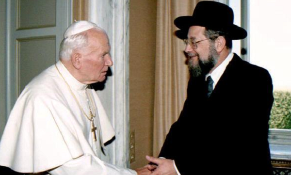 1993, se registra el primer encuentro de un papa católico, juan pablo ii, con el gran rabino judío de israel, israel lau