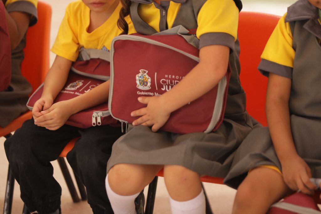 Municipio entregó más de 120 mil mochilas a estudiantes de kínder, primaria y secundaria